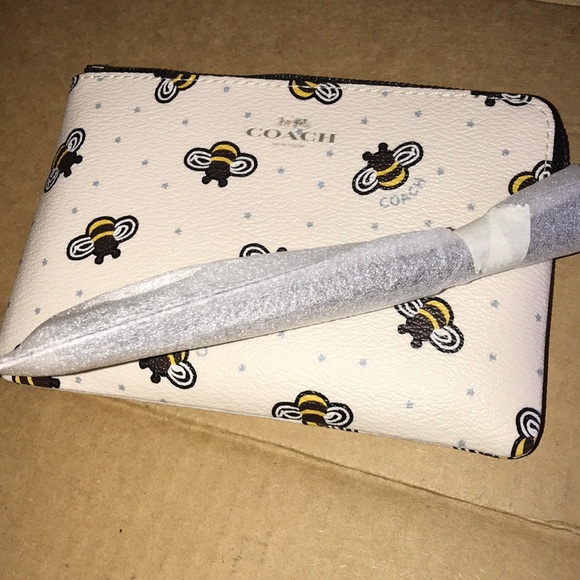 ๐๐NWT Authentic Coach Queen Bee Wristlet๐๐ - Picture 4 of 8